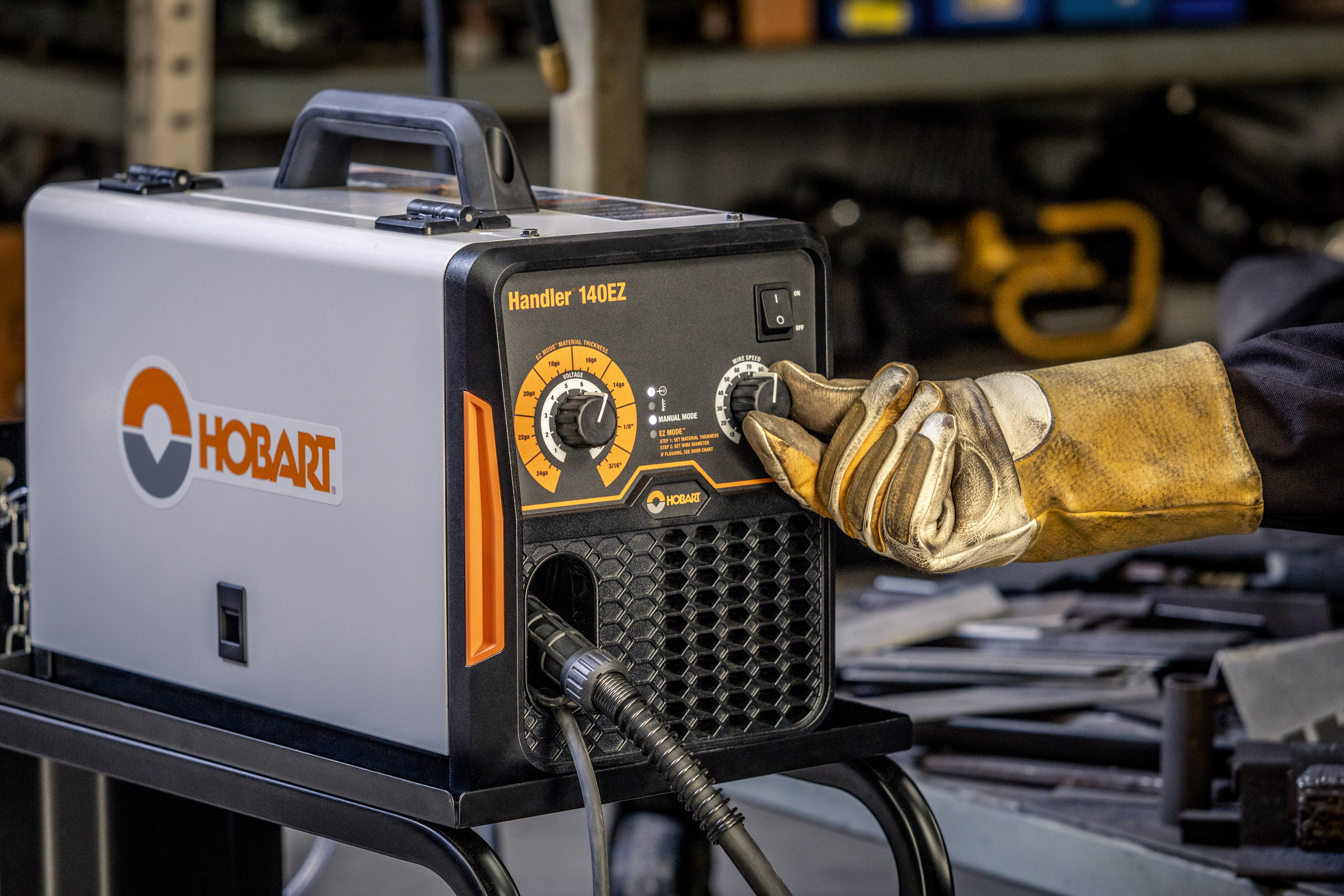 Goldwin ミドラー　140 Handler® 140EZ MIG Welder | HobartWelders