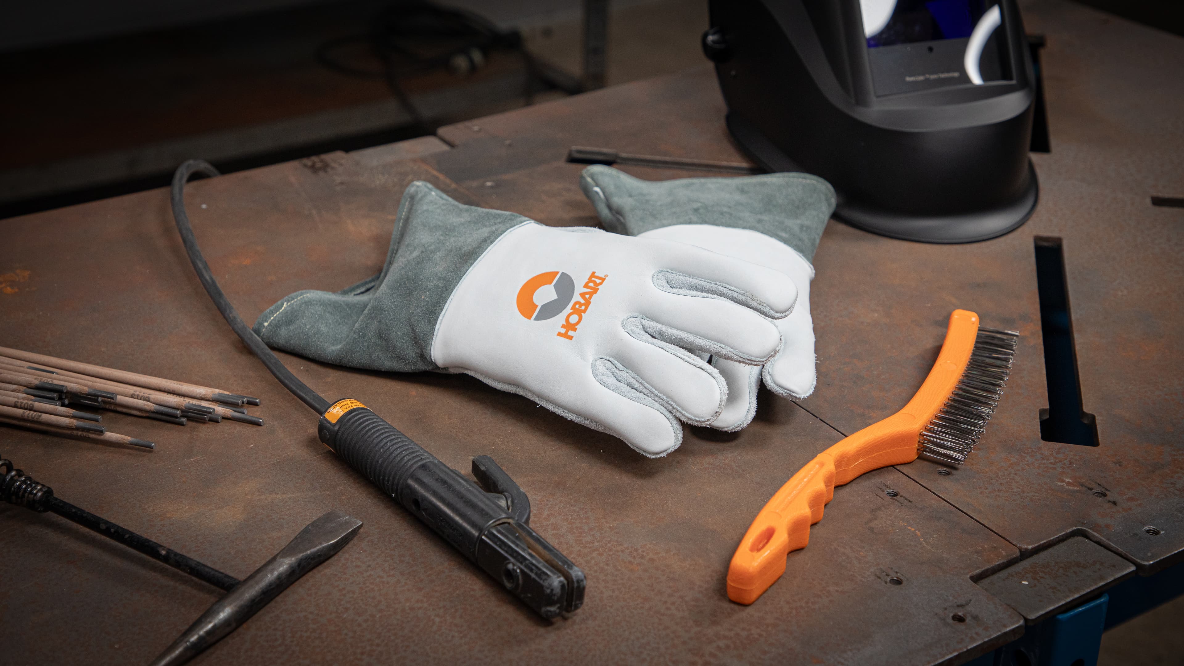 Heavy MIG/Stick Gloves - Environment Shot